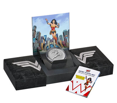 Comic Art 2.5 Ounce Silver Medal &ndash; Wonder Woman&trade;